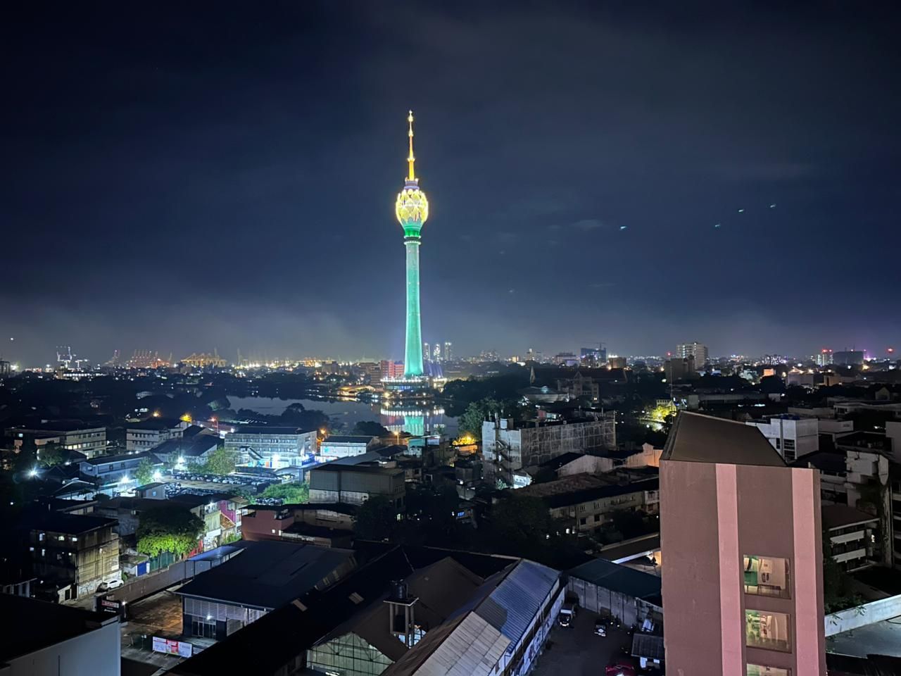 Lotus Tower — современный символ столицы